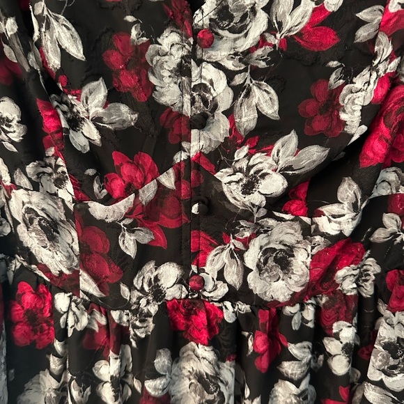 TORRID Size 00 0X XL Red White Peplum Chiffon Floral Top NWT R$59 - Picture 9 of 11